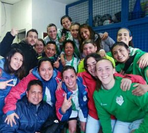 Las jugadoras del Betis San Isidro celebran un gol