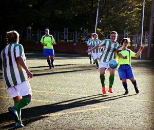 Las jugadoras del Betis San Isidro celebran un gol